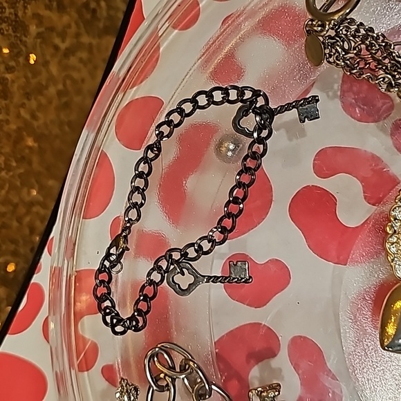 6 set charm bracelet, cute, fashionable, versatile, beautiful, charm Aa+ - Picture 7 of 8